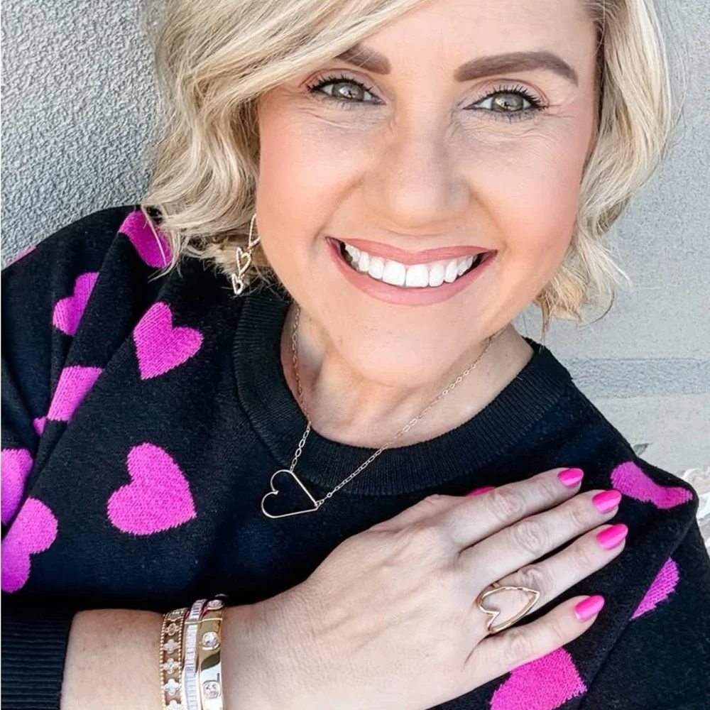 Gold Heart Outline Necklace with White Inlay - Timeless Feminine Pendant - Picture 5 of 5